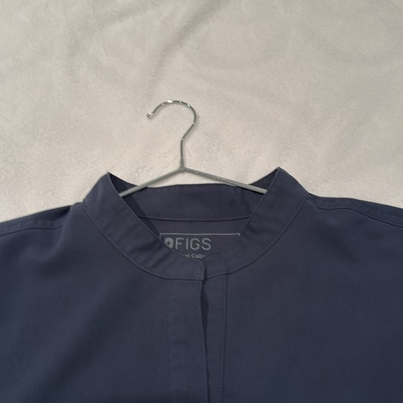 SOLD! FIGS Rafaela scrub top size M in color charcoal. - Picture 3 of 3